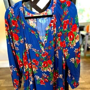 Beautiful floral tunic with 3/4 sleeves